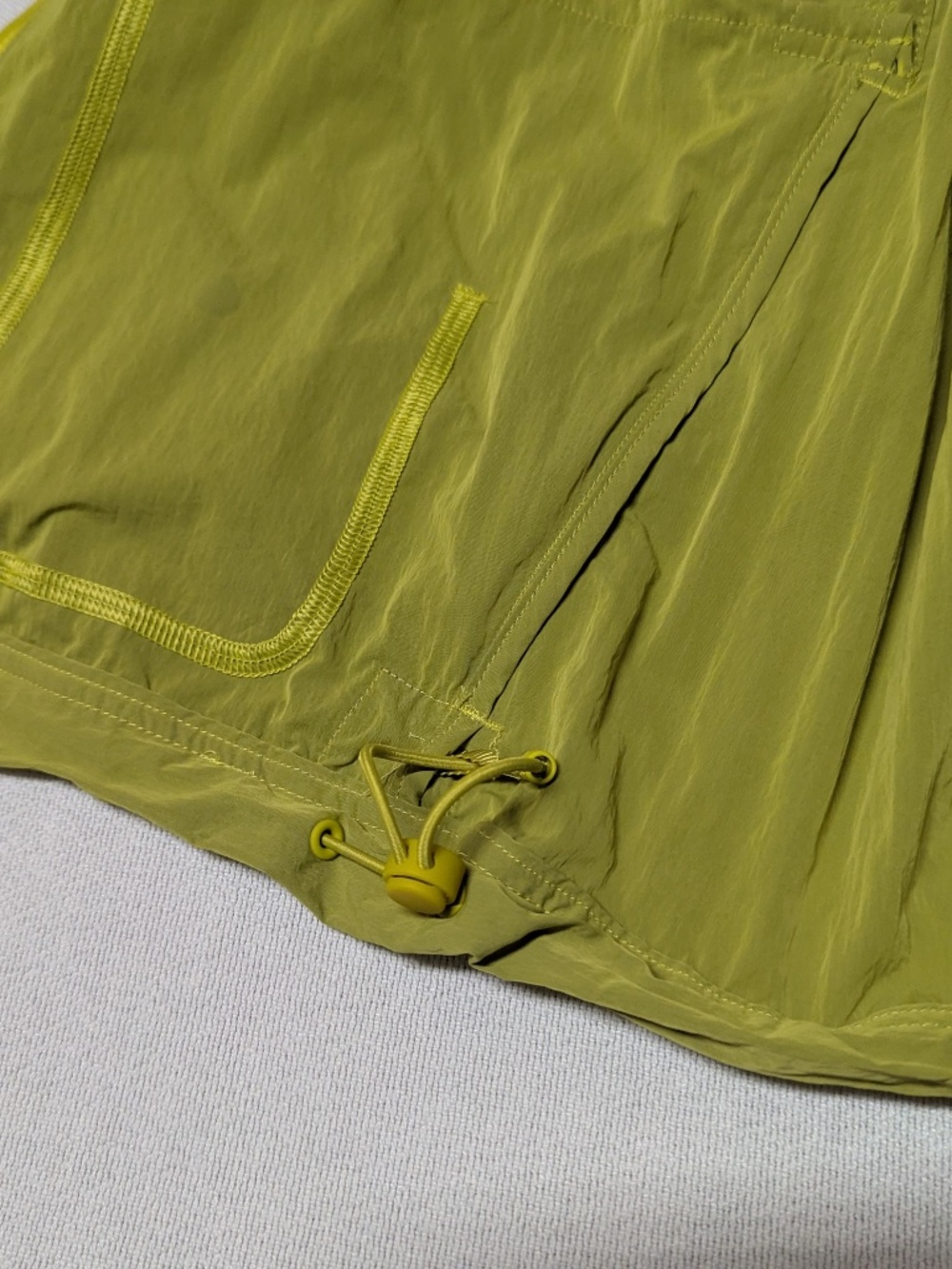 Lululemon Lightweight Hooded Jacket - Size 4 - Picture 6 of 16
